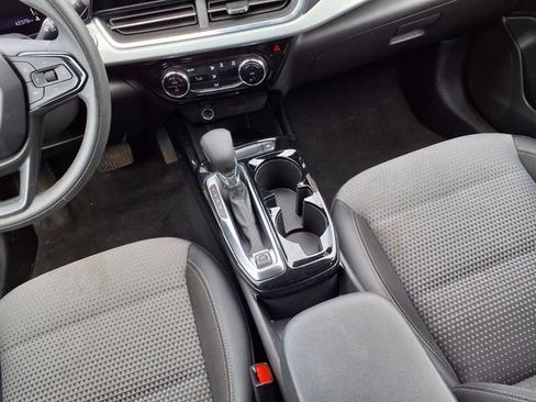 Used 2025 Chevrolet Trax LT FWD image 9