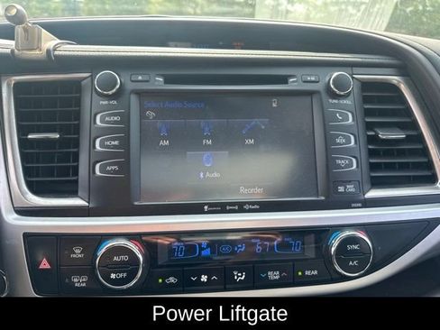 Used 2019 Toyota Highlander XLE AWD/4WD image 10