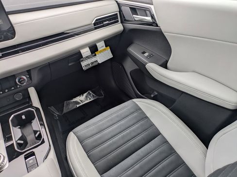 New 2026 Mitsubishi Outlander SE FWD image 18