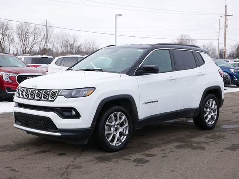 Used 2025 Jeep Compass Limited image 3