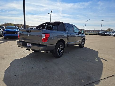Used 2020 Nissan Titan SV w/ SV Convenience Package image 5