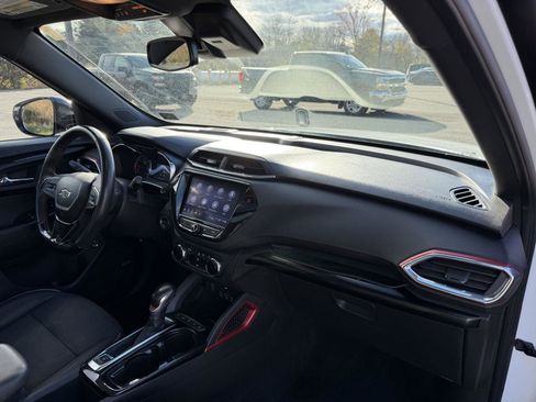 Used 2022 Chevrolet TrailBlazer RS w/ Sun and Liftgate Package image 27