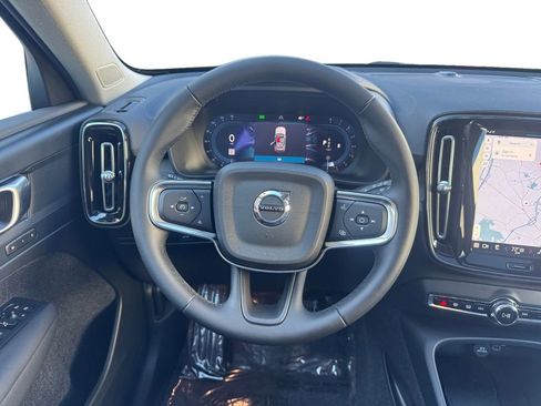 Certified 2025 Volvo XC40 B5 Core image 13