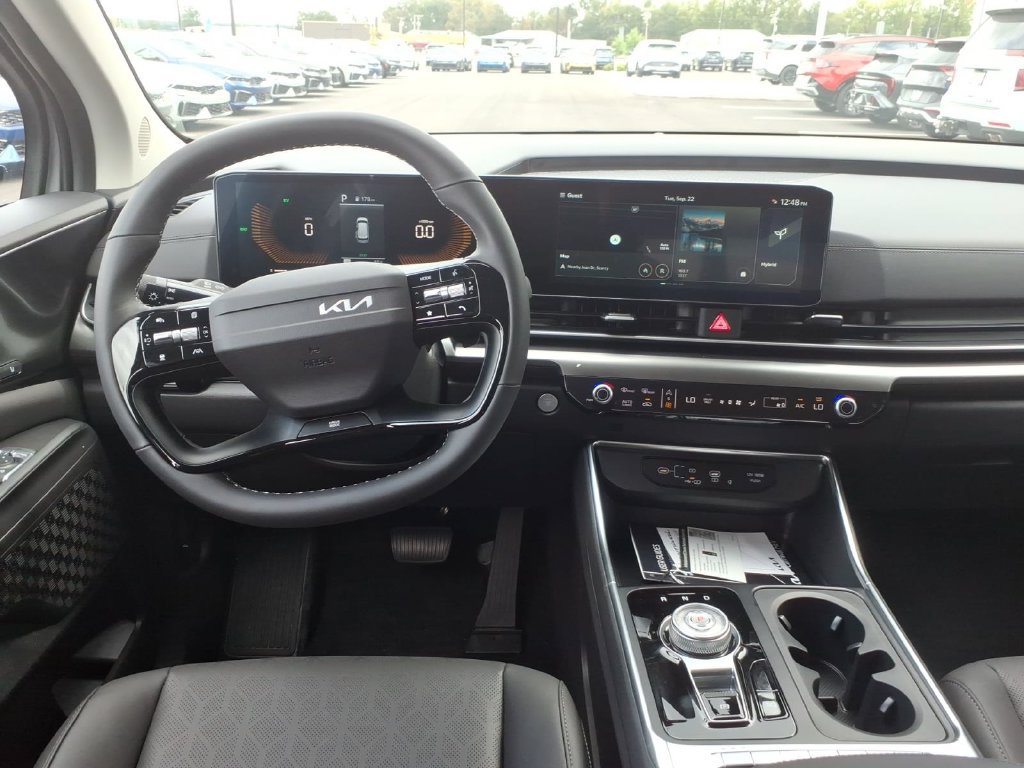 New 2027 Kia Carnival EX FWD image 11