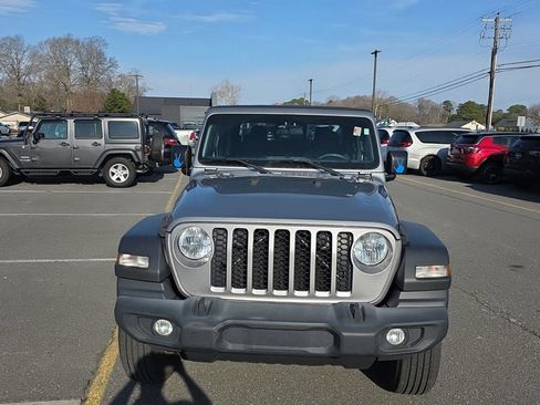 Used 2020 Jeep Gladiator Sport w/ Quick Order Package 24S image 2