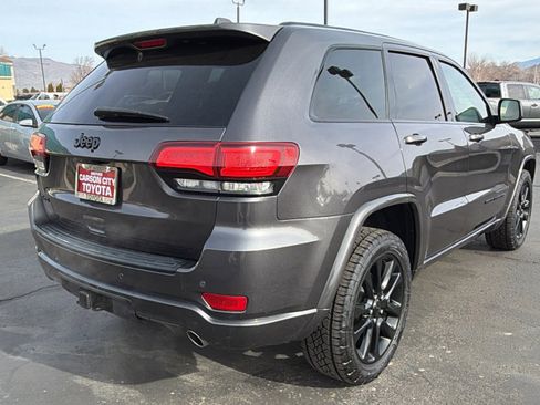 Used 2018 Jeep Grand Cherokee Altitude image 3