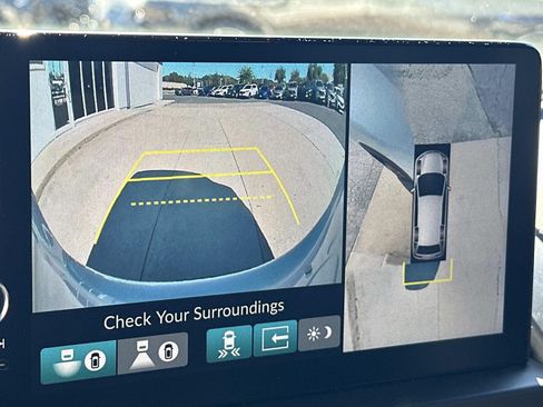 Used 2025 Honda Pilot Black Edition image 17