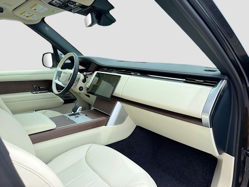 New 2026 Land Rover Range Rover Long Wheelbase SE AWD/4WD image 15