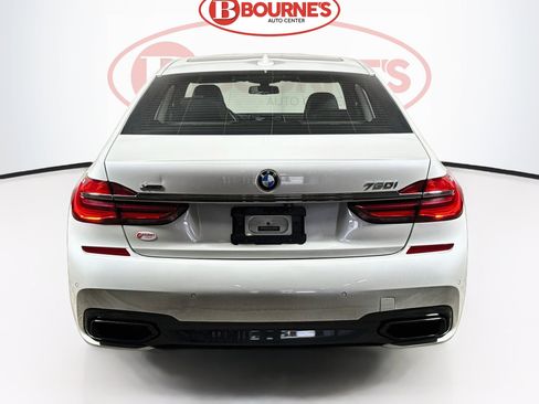 Used 2018 BMW 750i xDrive AWD/4WD image 12