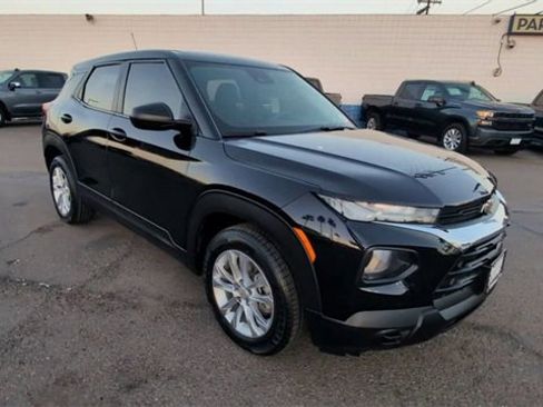 Used 2023 Chevrolet TrailBlazer LS image 2