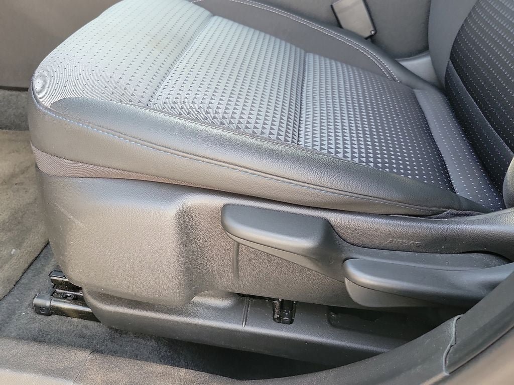 Used 2025 Chevrolet Trax LT w/ LT Convenience Package FWD image 12