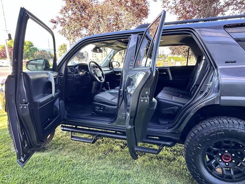 Used 2023 Toyota 4Runner SR5 Premium w/ Moonroof Package AWD/4WD image 23