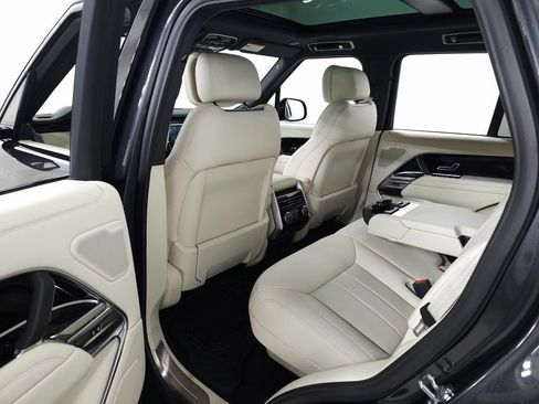 Certified 2025 Land Rover Range Rover SE AWD/4WD image 36
