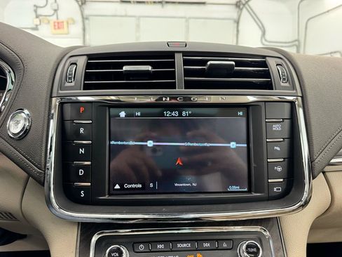 Used 2017 Lincoln Continental Reserve w/ Technology Package AWD/4WD image 30
