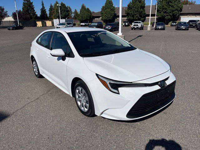 Used 2025 Toyota Corolla LE FWD image 1