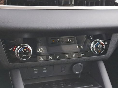 New 2026 Mitsubishi Outlander SE image 8