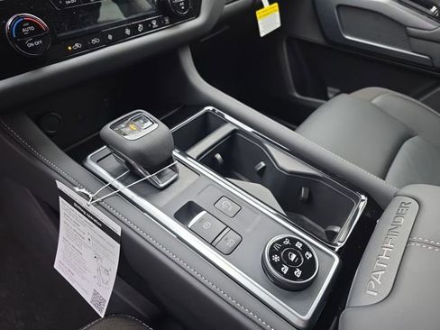 New 2025 Nissan Pathfinder SL w/ Black Appearance Package image 27