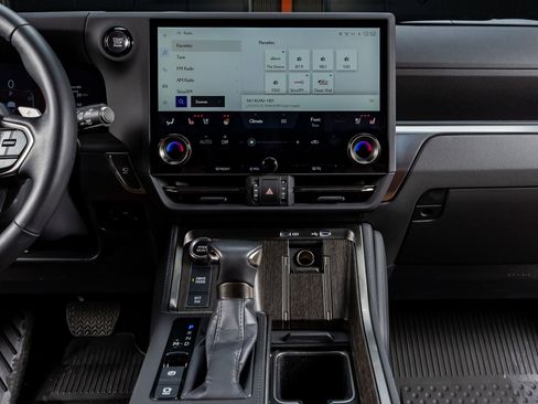 Used 2024 Lexus GX 550 image 24