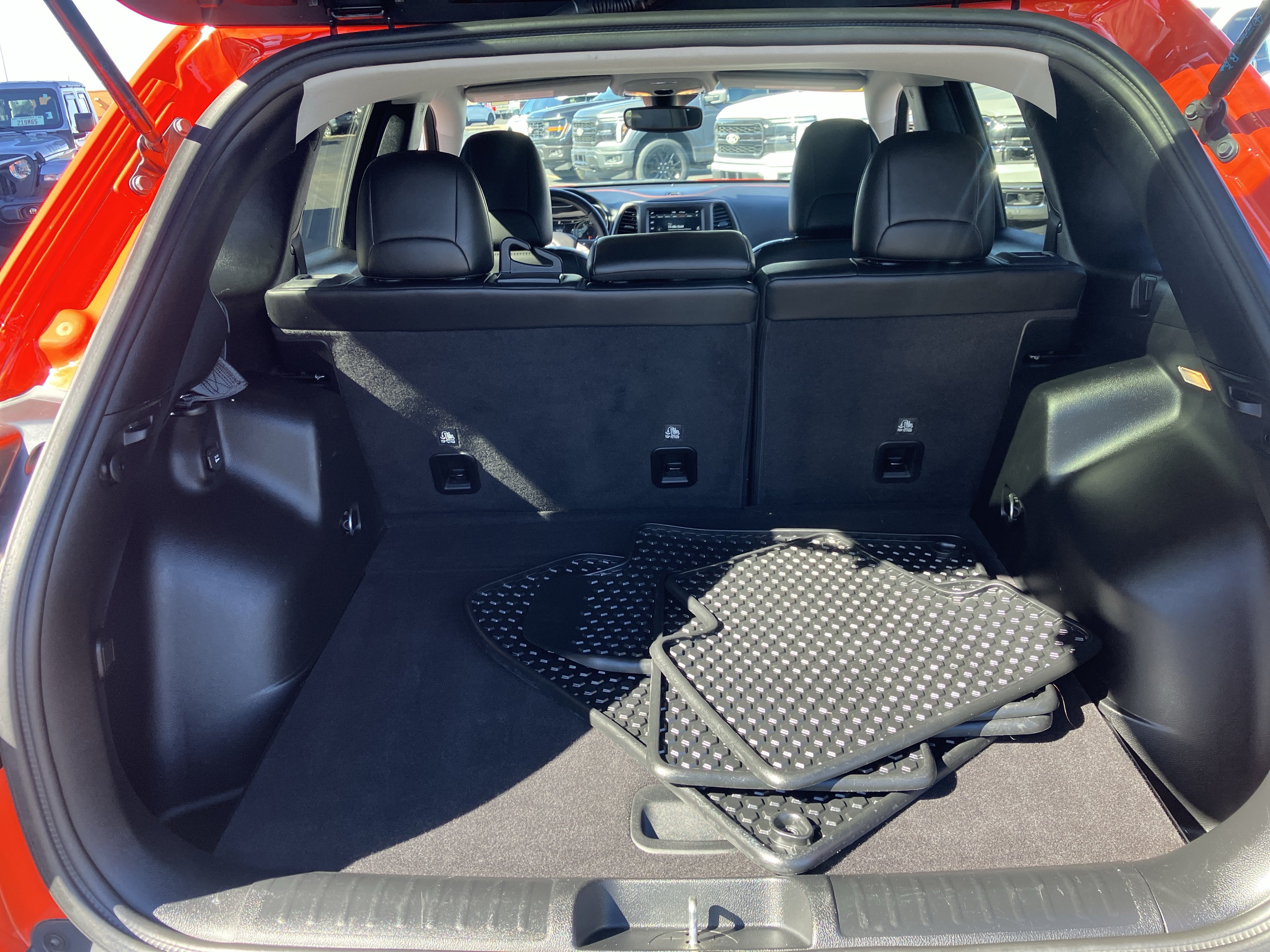 Used 2021 Jeep Cherokee Trailhawk AWD/4WD image 12