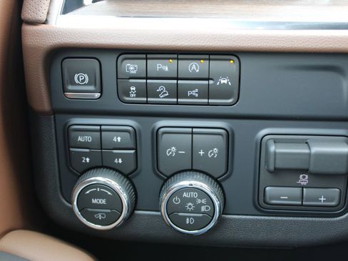 New 2026 Chevrolet Suburban High Country image 48