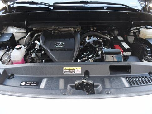 Certified 2025 Toyota Highlander LE AWD/4WD image 30