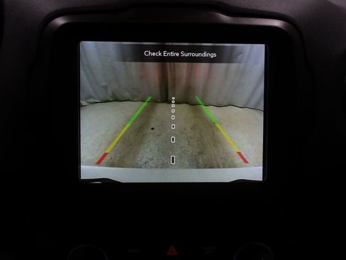 Used 2023 Jeep Renegade Latitude w/ Premium Group AWD/4WD image 30