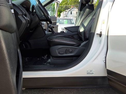 Used 2019 Ford Explorer XLT w/ Equipment Group 202A AWD/4WD image 25