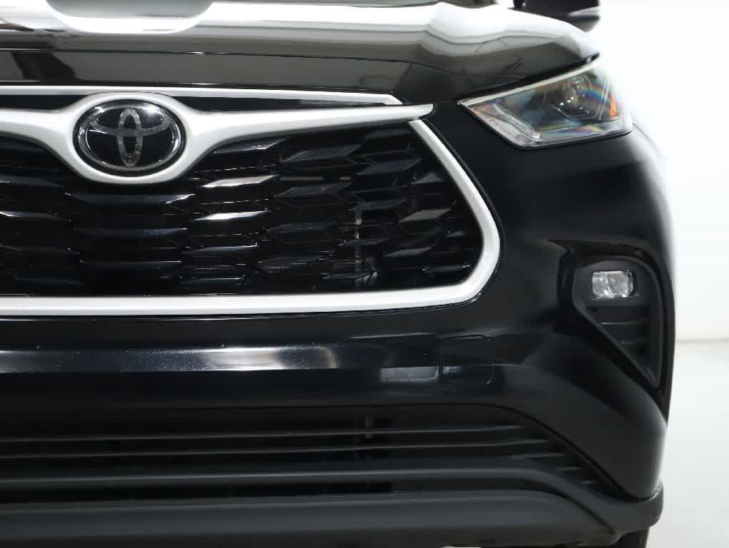 Used 2024 Toyota Highlander XLE AWD/4WD image 7