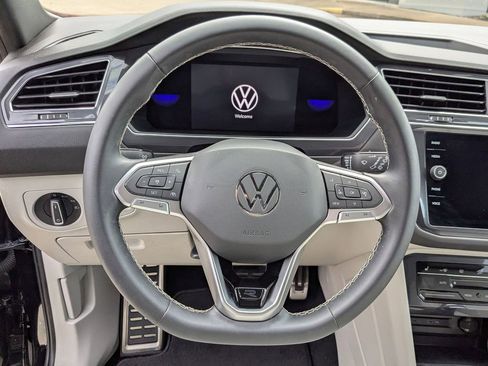 Used 2023 Volkswagen Tiguan SE R-Line image 17