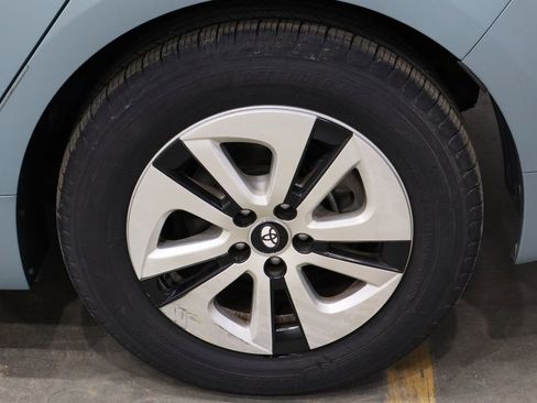 Used 2016 Toyota Prius Two image 31