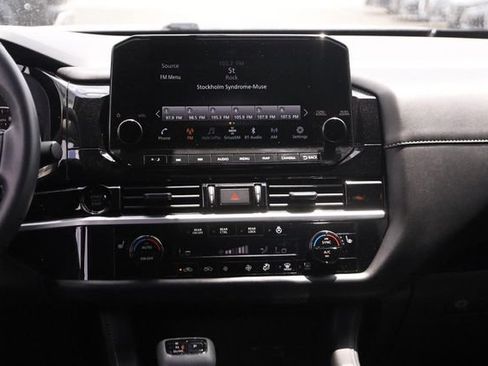 Certified 2025 Nissan Pathfinder SL w/ SL Premium Package FWD image 26