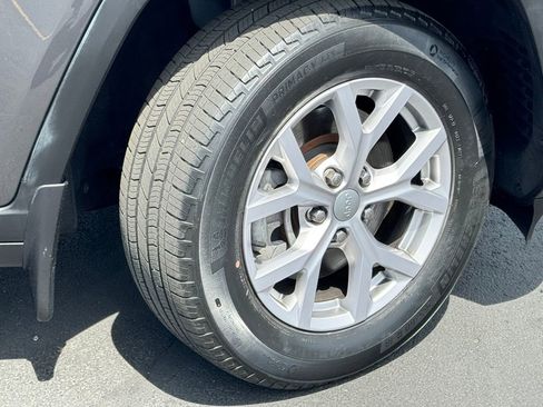 Used 2022 Jeep Grand Cherokee L Limited w/ MOPAR Finishing Package AWD/4WD image 9