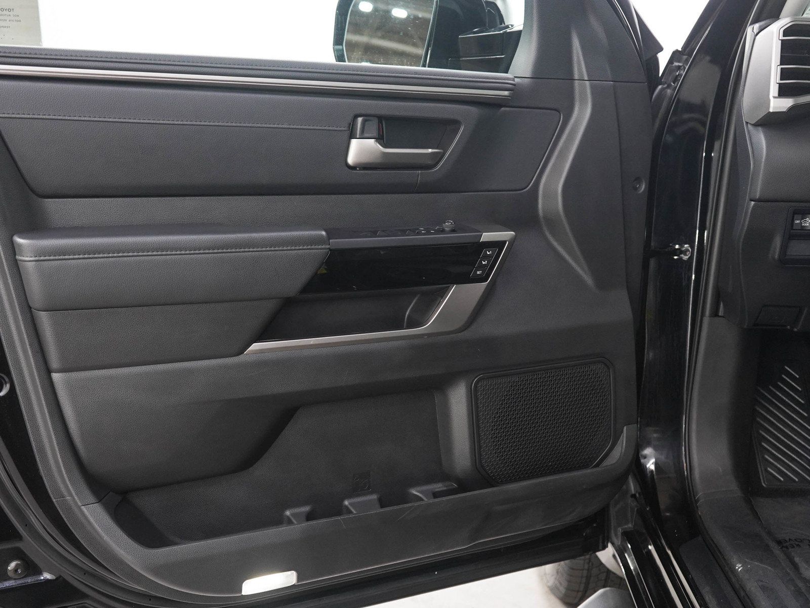 Used 2024 Toyota Tundra Limited AWD/4WD image 17