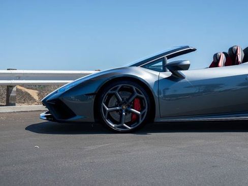 Used 2020 Lamborghini Huracan EVO RWD image 8