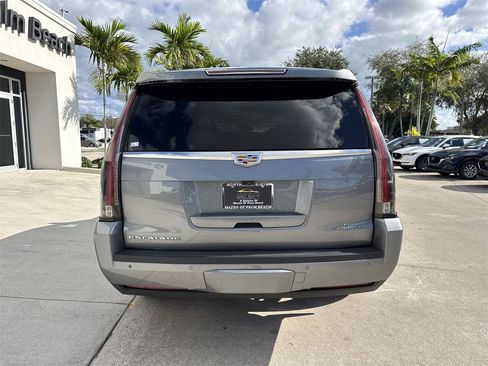 Used 2020 Cadillac Escalade ESV Luxury image 3