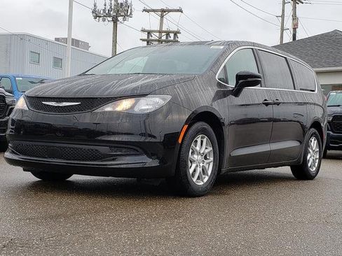 New 2026 Chrysler Voyager LX image 4