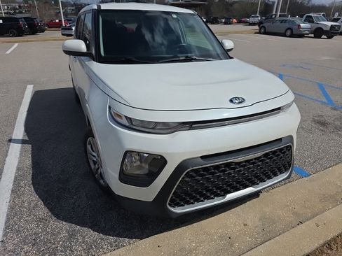 Used 2021 Kia Soul LX image 2
