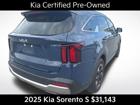 Certified 2025 Kia Sorento S image 4