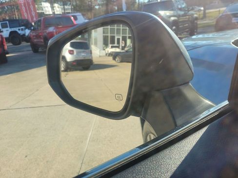 Certified 2023 Toyota Highlander XLE image 12