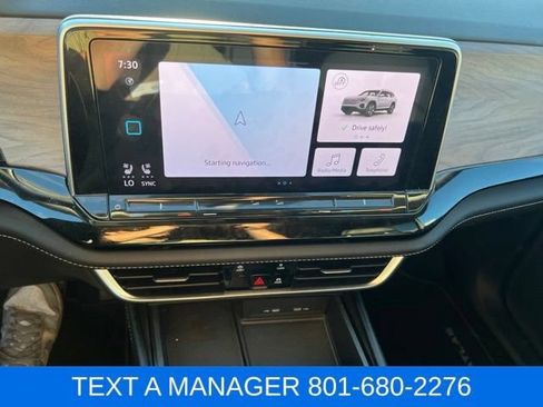 Used 2024 Volkswagen Atlas SE AWD/4WD image 19