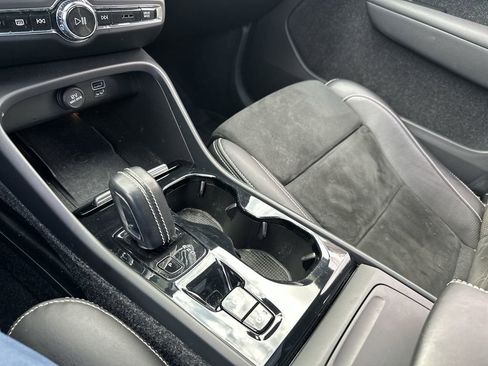 Used 2019 Volvo XC40 T5 R-Design image 21