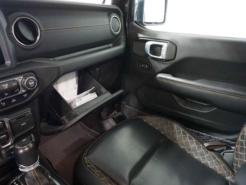 Used 2023 Jeep Gladiator Overland image 21