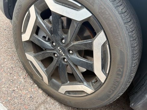 Used 2023 Kia Telluride S image 5