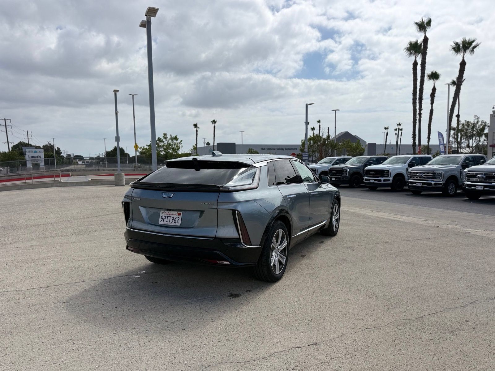 Used 2024 Cadillac Lyriq Tech AWD/4WD image 3