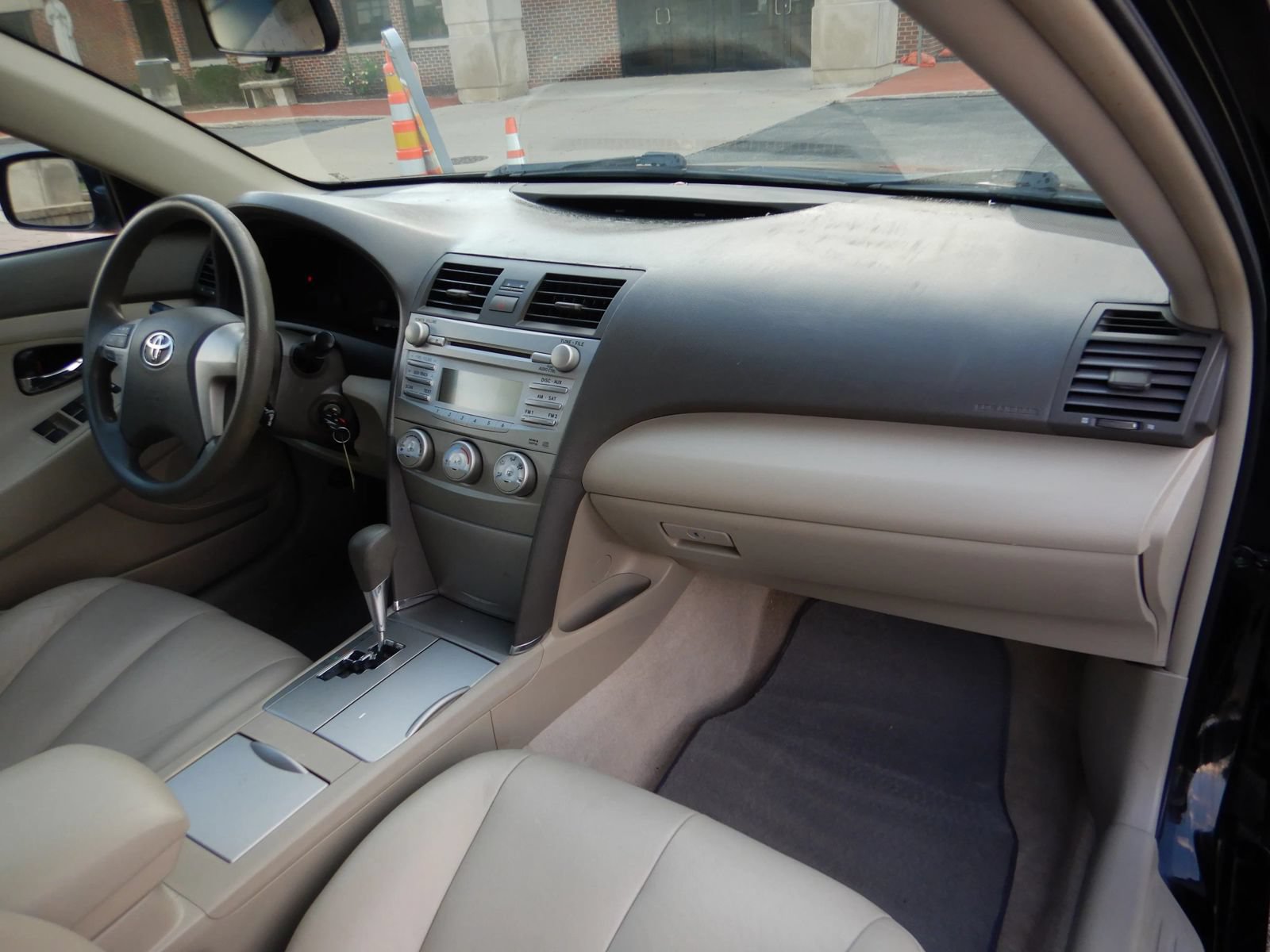Used 2010 Toyota Camry LE FWD image 21