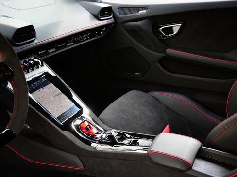 Used 2024 Lamborghini Huracan Tecnica image 18