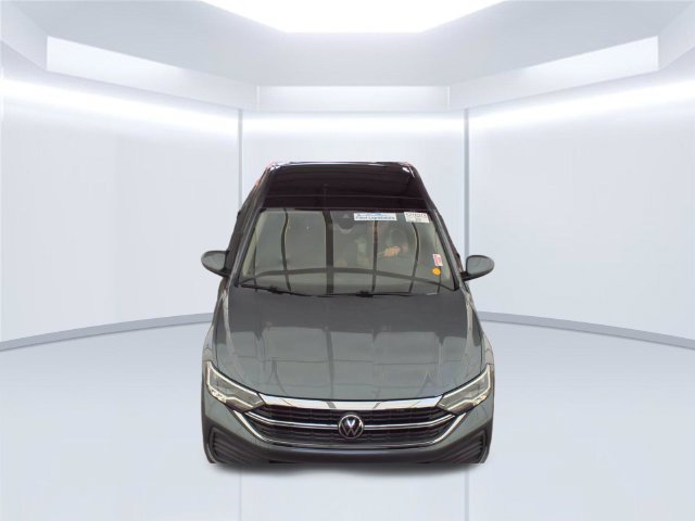 Used 2022 Volkswagen Jetta SE FWD image 2