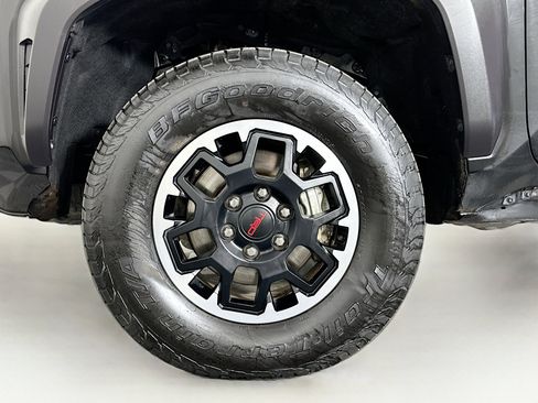 Used 2025 Toyota Tacoma TRD Off-Road AWD/4WD image 11