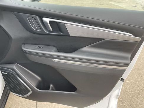 Used 2025 Buick Enclave Preferred image 16