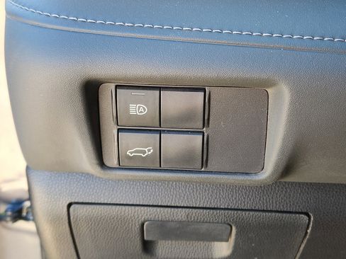 Used 2022 Toyota Highlander XLE image 19